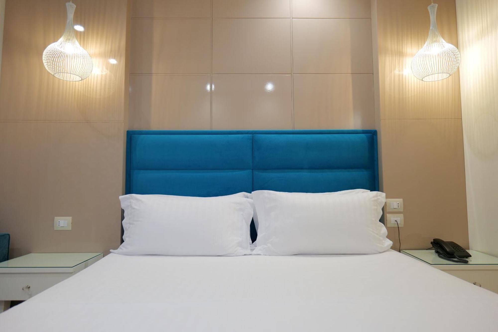 Hotel Luxury Ksamil Quarto foto