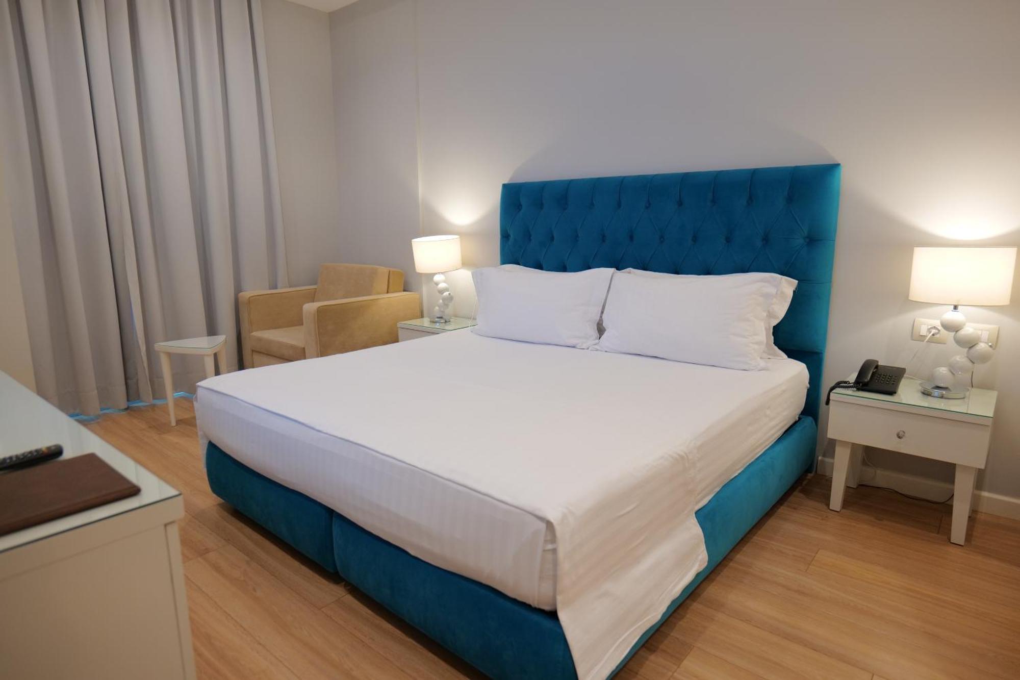 Hotel Luxury Ksamil Quarto foto